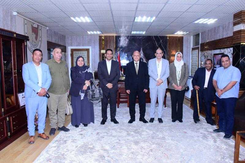 رئيس جامعة سوهاج يستقبل لجنة الأعلى للجامعات