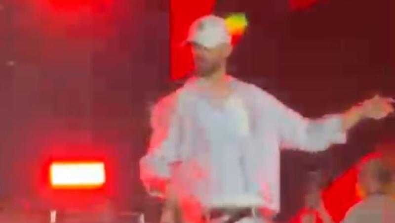 مشهد مثير للجدل في حفل شهاب يتصدر حديث السوشيال ميديا