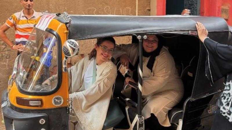 داخل توك توك..جولة شعبية لشام الذهبي بمصر القديمة