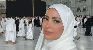 نسرين طافش تكشف كواليس عمرتها وتتحدث عن رسالة ”روقان”
