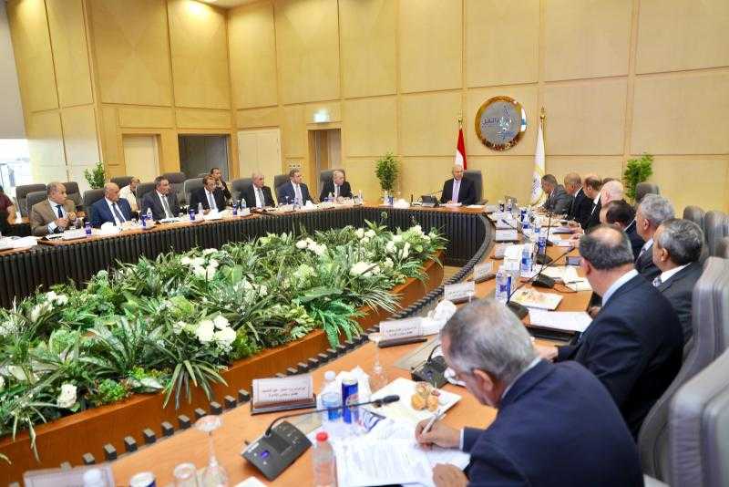 وزير الصناعة والنقل يترأس أعمال الجمعية العمومية العادية لشركة القاهرة للعبارات