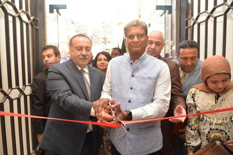 محافظ أسيوط والسفير الهندي يفتتحان المهرجان الثقافي الهندي بقصر ثقافة أسيوط