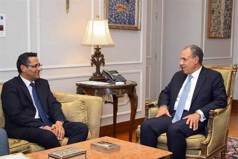 وزير الخارجية يبحث مع نقيب الصحفيين سبل تعزيز التعاون المشترك