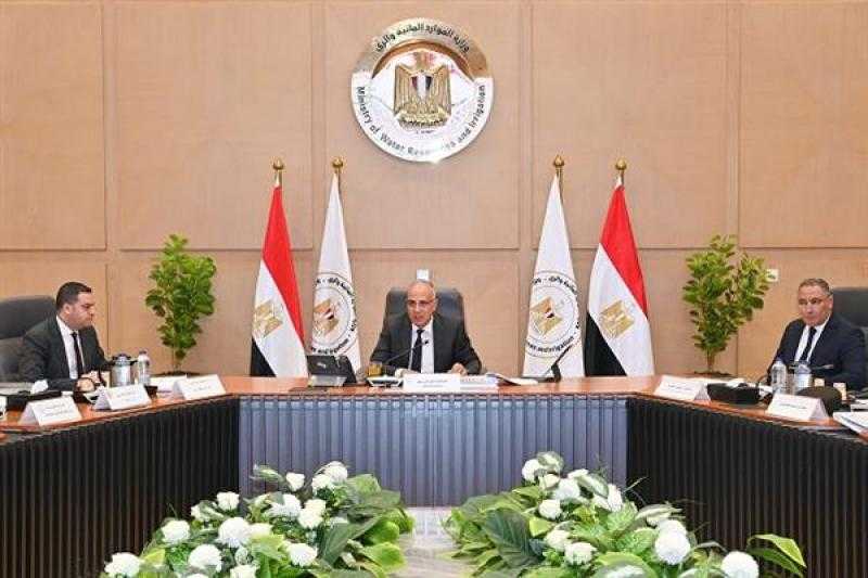 وزير الري يترأس اجتماع اللجنة العليا لتراخيص الشواطئ