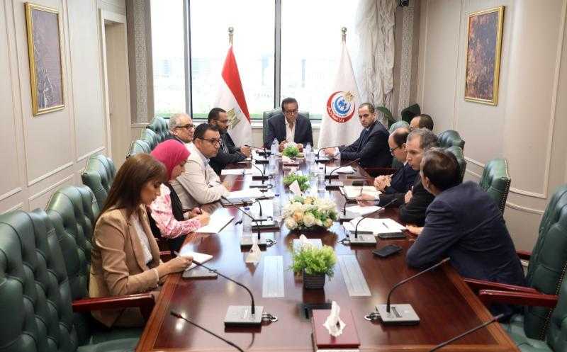 وزير الصحة يعقد اجتماعاً لمتابعة توافر مخزون آمن من الأدوية بجميع المنشآت الطبية التابعة للوزارة
