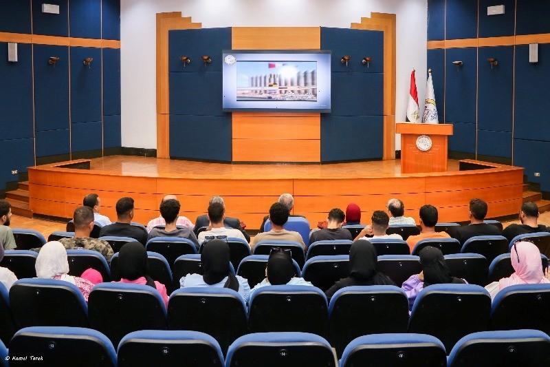 وفد من كلية الزراعة بجامعة عين شمس يزور هيئة ميناء دمياط