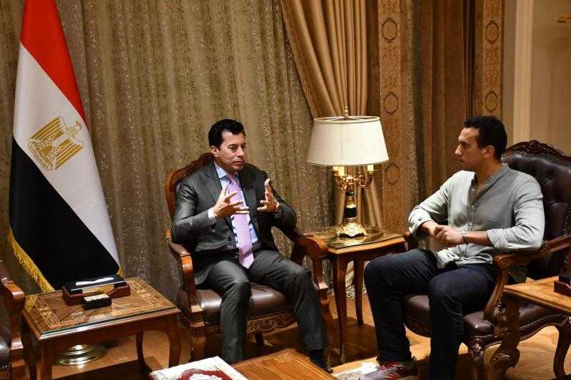 وزير الشباب والرياضة يلتقي البطل الاولمبي أحمد الجندي ويبحث استعداداته للمرحلة المقبلة