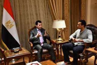 وزير الشباب والرياضة يلتقي البطل الاولمبي أحمد الجندي ويبحث استعداداته للمرحلة المقبلة