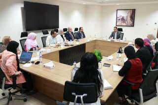 نائب وزير الصحة يعقد اجتماعًا مع قيادات الوزارة لتعزيز الحوكمة والمؤسسية ورفع كفاءة الخدمات الصحية