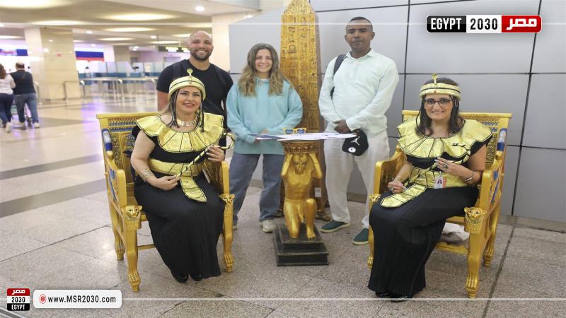الخطوط الألمانية لوفتهانزا تحتفل مع ركابها بمطار القاهرة