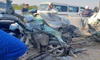 مدير أمن الجيزة يتفقد موقع حادث تصادم أتوبيس وسيارتين نقل بالكريمات