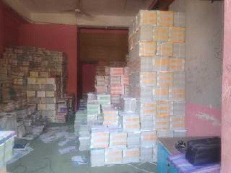 ضبط مدير مكتبة بالقليوبية بحوزته أكثر من 50 ألف نسخة كتاب دراسي بدون تصريح