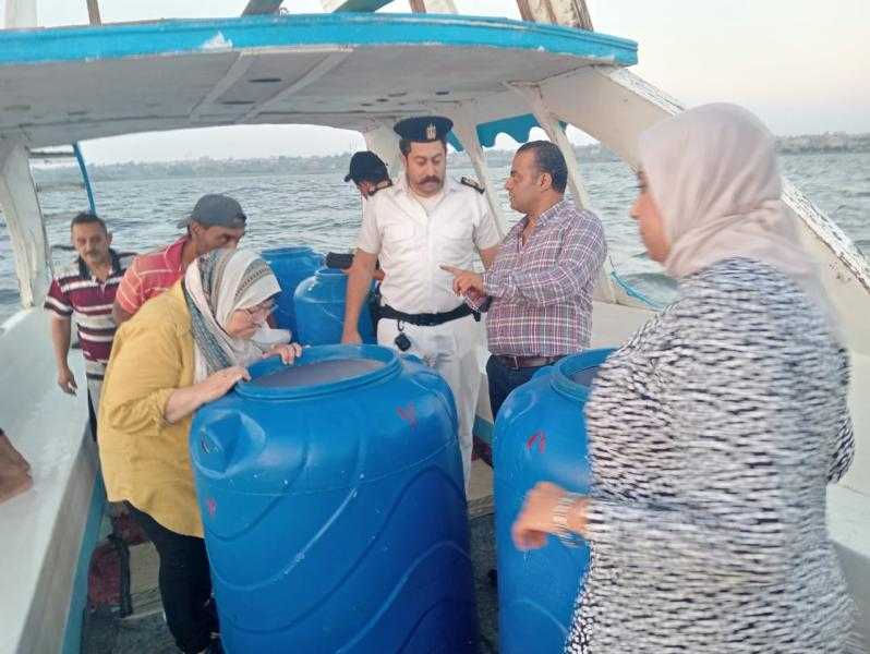 جهاز حماية وتنمية البحيرات يدعم بحيرة قارون بيرقات الجمبري لتعزيز الثروة السمكية