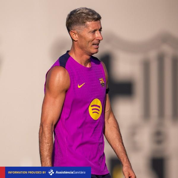 برشلونة يُعلن تفاصيل إصابة ليفاندوفسكي وموقفه من المباريات
