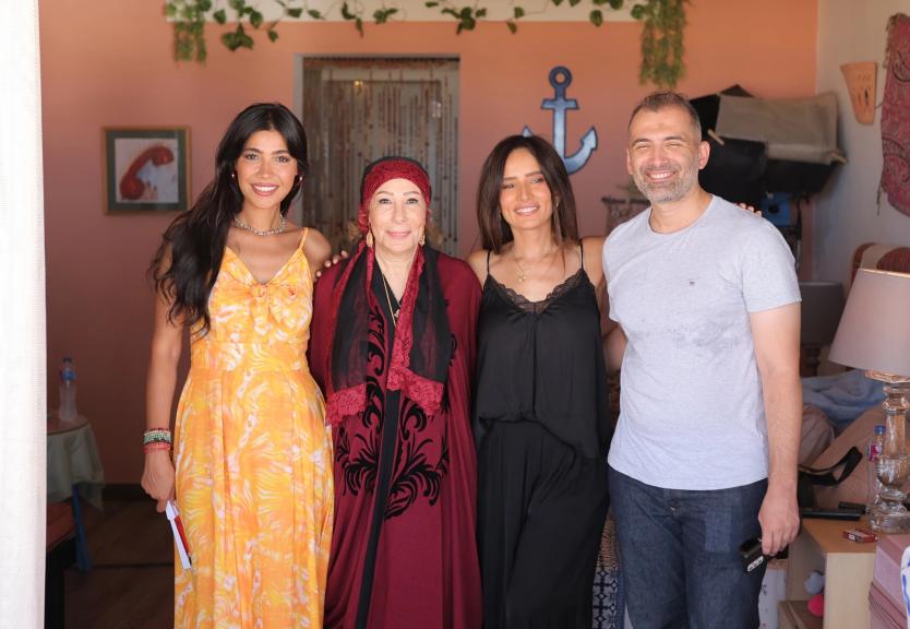 تفاصيل دور زينة في ورد وشوكولاتة