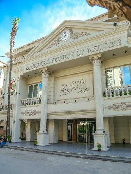 دراسة علميَّة بمركز الكلى بكلية الطب بجامعة المنصورة تدمج الذكاء الاصطناعي والإحصاء للتنبؤ بنتائج جراحات السلس البولي لدى السيدات