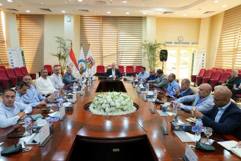 وزير البترول والثروة المعدنية يتابع توسعات ميناء الحمراء البترولى بالعلمين