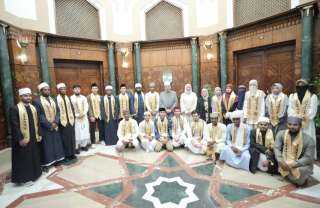 شيخ الأزهر يلتقي طلاب مدرسة ”الإمام الطيب” ويستذكر معهم تجربته في حفظ القرآن الكريم في ”كُتَّاب القرية”