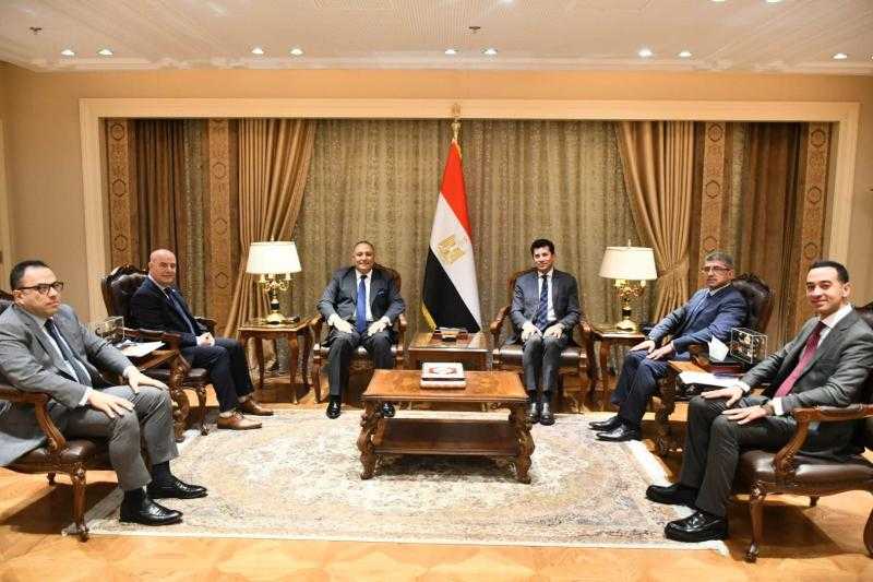وزير الشباب والرياضة يلتقي رئيس المركز الوطني لتخطيط استخدامات أراضي الدولة