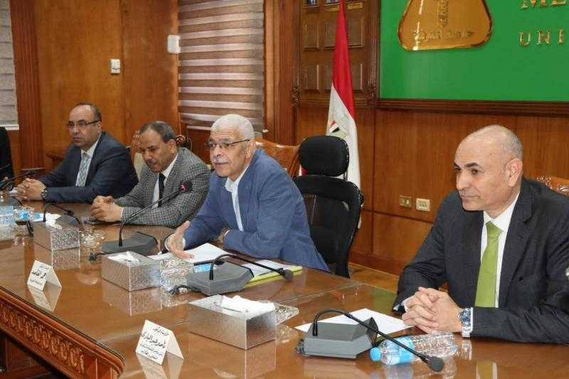 رئيس جامعة المنوفية يتراس إجتماع لجنة التدويل ويناقش سُبل تحديث منظومة القبول والخدمات المقدمة للطلاب الوافدين