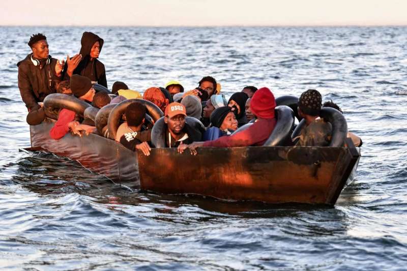 نجاة 8 مصريين من الغرق قبالة ليبيا أثناء محاولة الهجرة