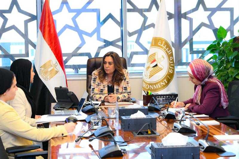 وزيرة البيئة تستعرض المشروعات التى تنفذها الوزارة من خلال مرفق البيئة العالمية