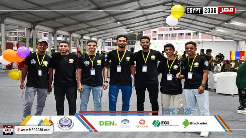 طلاب حاسبات ومعلومات جامعة الأقصر 