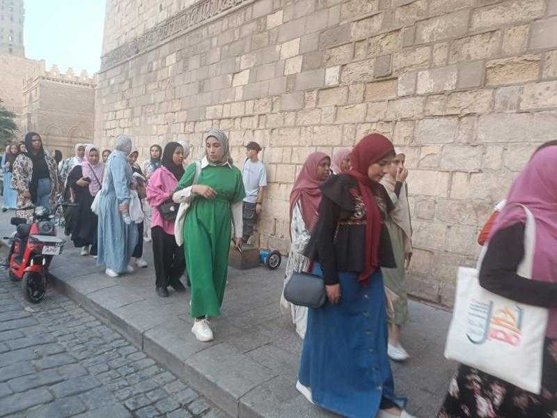 شارع المعز يحتضن أولى جولات الملتقى الثقافي لفنون الفتاة والمرأة الحدودية