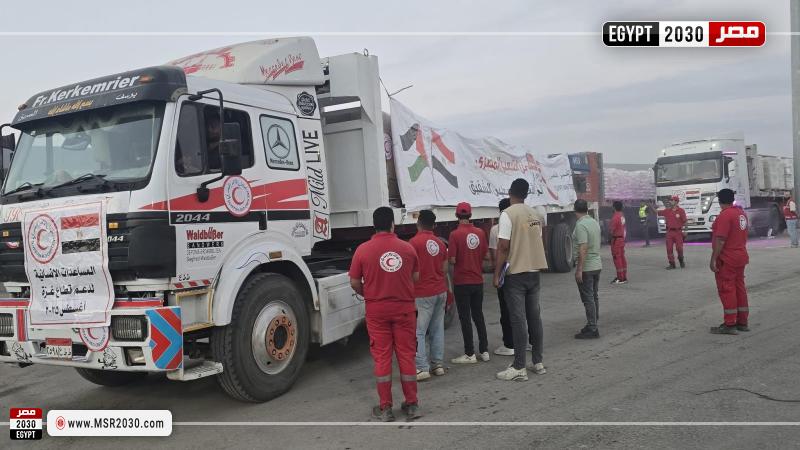 الهلال الأحمر المصري يدفع بنحو 2300 طن مساعدات إغاثية عاجلة إلى غزة