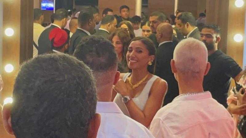 وصول دينا الشربيني للعرض الخاص لفيلم ”درويش”