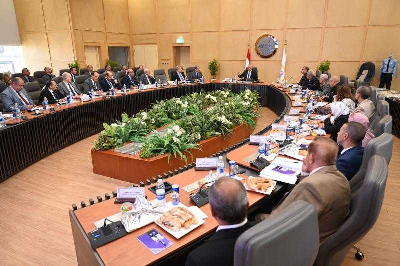 وزير الصناعة والنقل يترأس اجتماع الجمعية العمومية العادية لشركة السكك الحديدية للخدمات المتكاملة وأعمال التأمين والنظافة