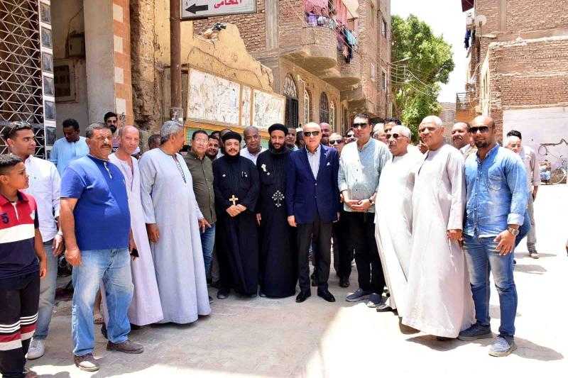 محافظ الأقصر يتفقد مشروعات تطوير الطرق والكورنيش ومصنع السكر بأرمنت