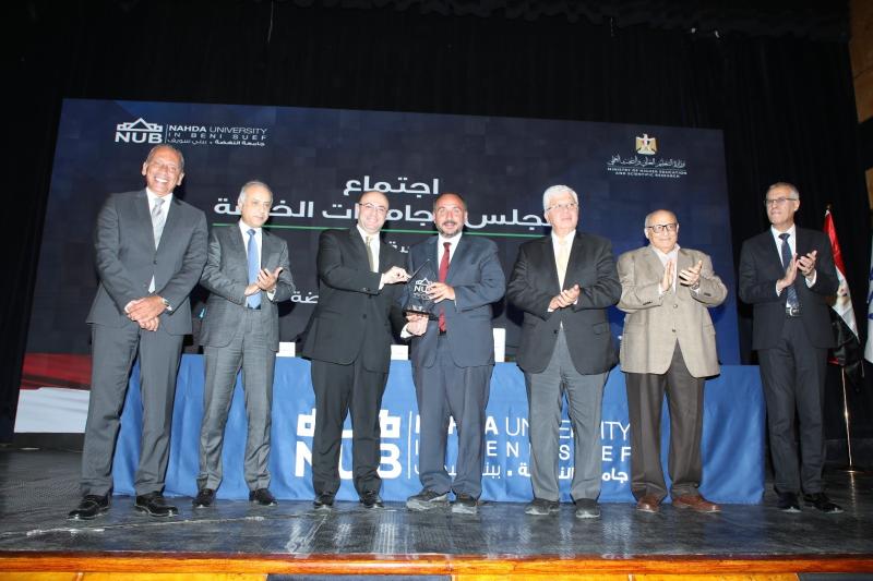 محافظ بني سويف يُشارك في اجتماع مجلس الجامعات الخاصة برئاسة وزير التعليم العالي والبحث العلمي