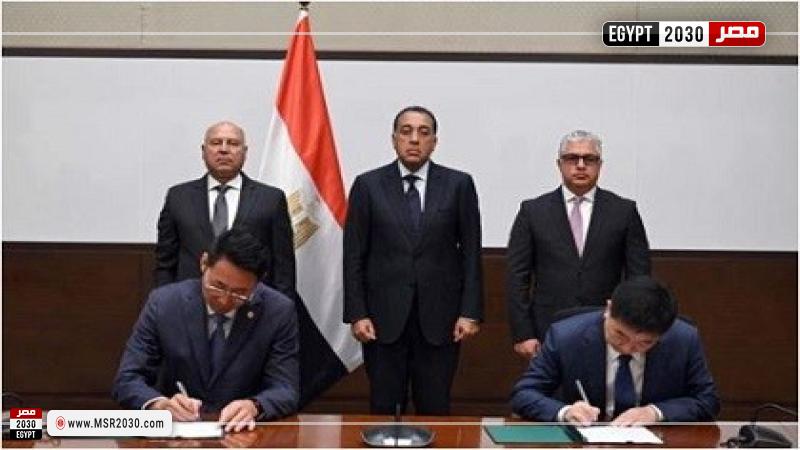 جانب من التوقيع