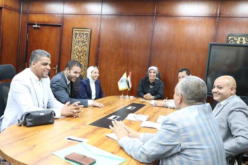 رئيس جامعة الأقصر تبحث إجراءات تأسيس شركة الجامعة