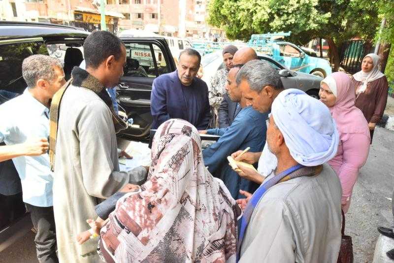 محافظ أسيوط يوجه بعلاج رضيعة تعاني من مشكلة بالشريان في ذراعها