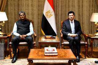 وزير الشباب والرياضة يلتقي بسفير دولة الهند بالقاهرة لبحث التعاون المشترك