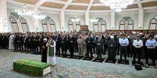 رئيس الوزراء يؤدي صلاة الجنازة على الدكتور علي المصيلحي بمسجد الشرطة