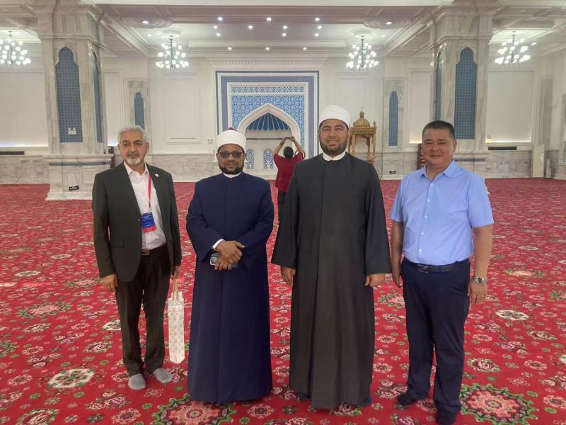 أمين ”البحوث الإسلامية” يزور مسجد ”الساحة البيضاء” ومعهد العلوم الإسلامية بـ”شينجيانج”