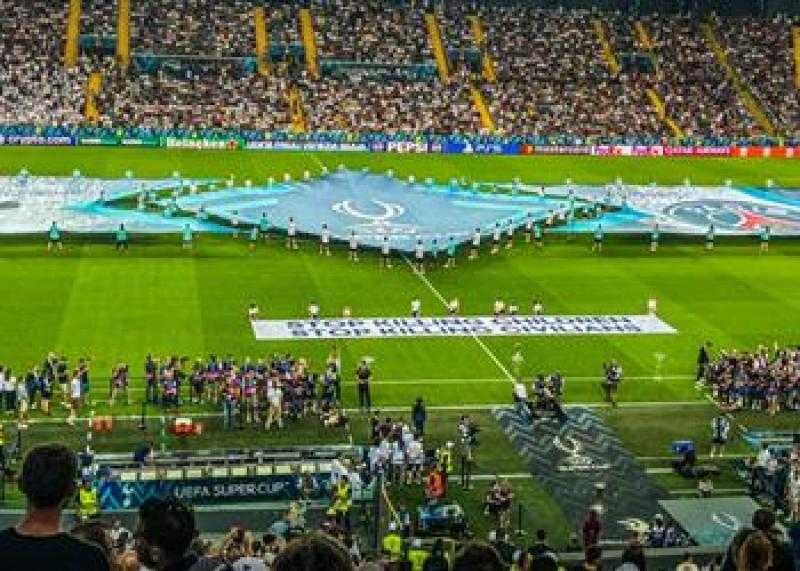 بعد انتقاد محمد صلاح.. ”يويفا” يوجه رسالة قوية ضد قتل الأطفال في الملاعب الأوروبية