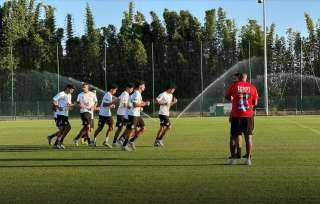 بعثة منتخب 20 سنة تصل القاهرة بعد معسكر المغرب