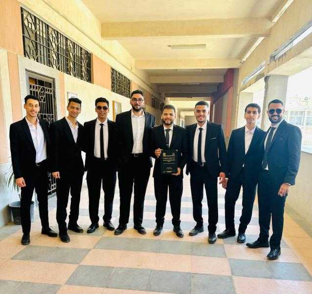 طلاب كلية الهندسة بجامعة حلوان يبتكرون نظامًا لتوليد وتخزين الهيدروجين الأخضر ضمن مشروع تخرج واعد