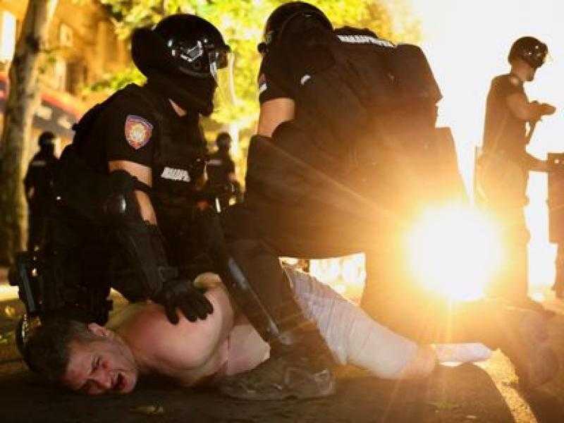 اشتباكات دامية في صربيا.. إصابة أكثر من 60 مدنيًا و16 شرطيًا