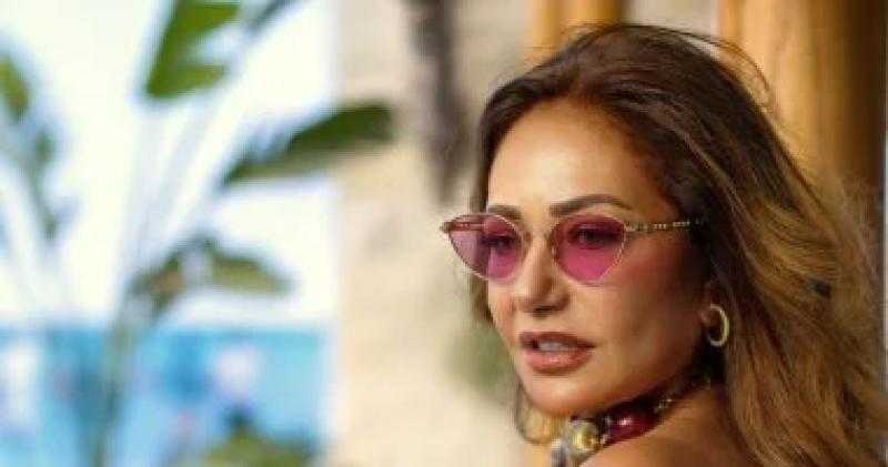 ليلى علوي تطمئن جمهورها بعد الحادث: أنا بخير