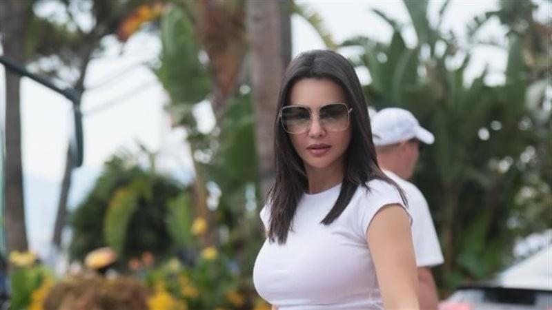 دينا فؤاد تتألق في عطلتها الصيفية بمدينة كان الفرنسية