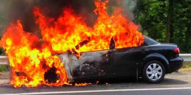 مصرع 4 أشخاص واحتراق سيارة بالكامل في حادث مروع بطريق مطروح – الإسكندرية
