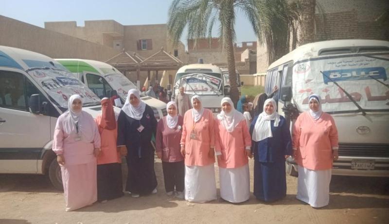 محافظ بنى سويف: فحص وتوفير العلاج لأكثر 1100حالة في 7 تخصصات...وتقديم 3330 خدمة طبية بقافلة للصحة بنزلة البرقي
