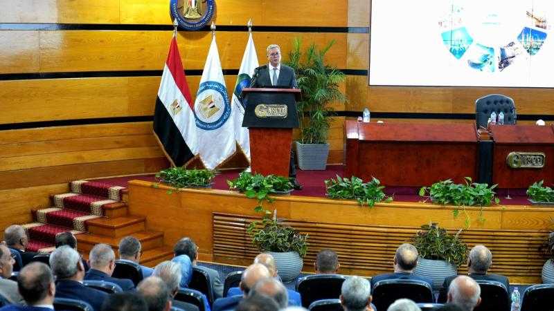 وزير البترول والثروة المعدنية يعقد اللقاء الدوري مع القيادات ورؤساء الشركات
