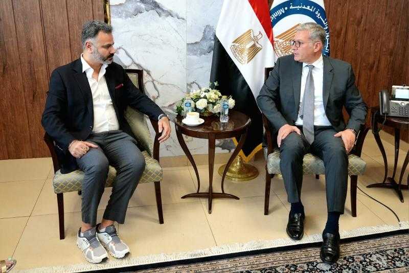 وزير البترول يلتقى رئيس مجلس الإدارة والرئيس التنفيذي لشركة IRH الإماراتية لبحث آفاق التعاون في مجالات التمويل والتعدين