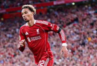 إيكيتيكي يفتتح مشواره مع ليفربول بهدف وصناعة أمام بورنموث